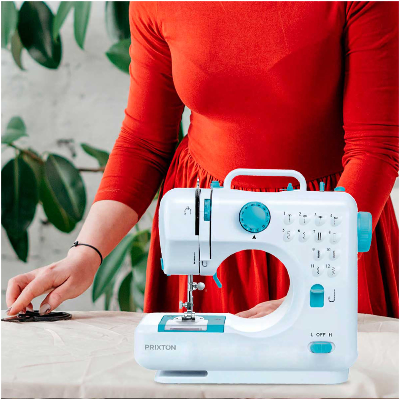 PRIXTON P110 Mini-naaimachine met lade voor accessoires, geïntegreerde lamp en 12 verschillende steeksoorten, inclusief pedaal (Blauw