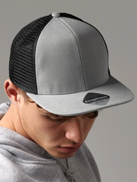 cappellino-modello-rap-e-snapback-personalizzato-beechfield-original-flat-peak-6-panels-trucker-15.webp