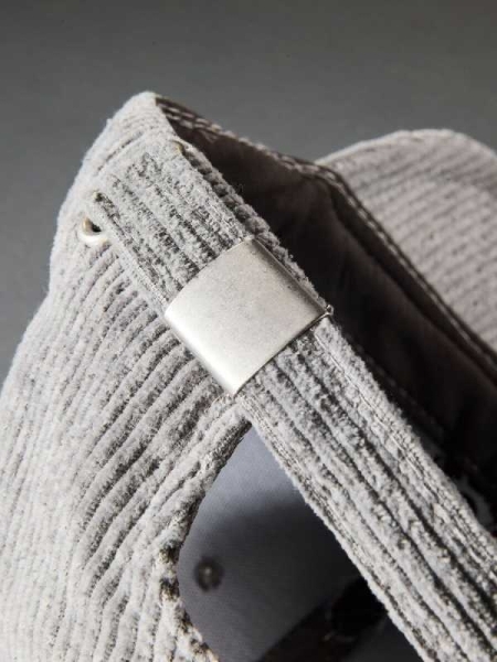 3_cappellini-personalizzati-in-velluto-corduroy-da-293-eur.jpg