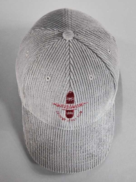 4_cappellini-personalizzati-in-velluto-corduroy-da-293-eur.jpg