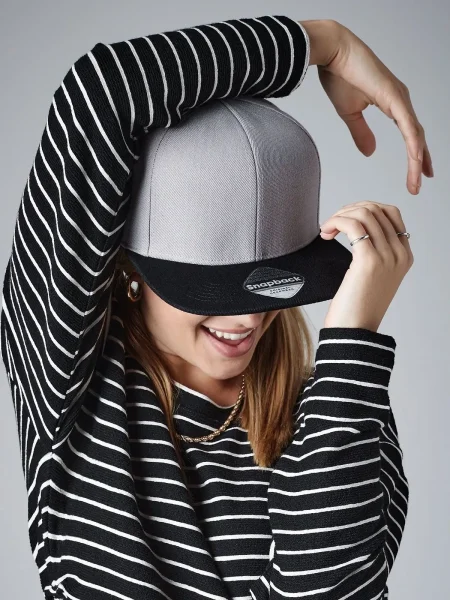cappellino-modello-rap-e-snapback-personalizzato-beechfield-original-flat-peak-6-panels-snapback-2.webp