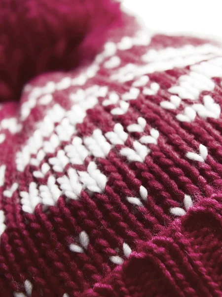 cappello-con-pon-pon-personalizzabile-beechfield-fair-isle-snowstar-burgundy-white-27.webp