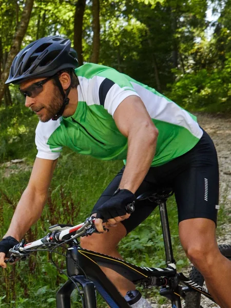 maglie-bici-personalizzate-tecniche-con-la-zip-30.webp
