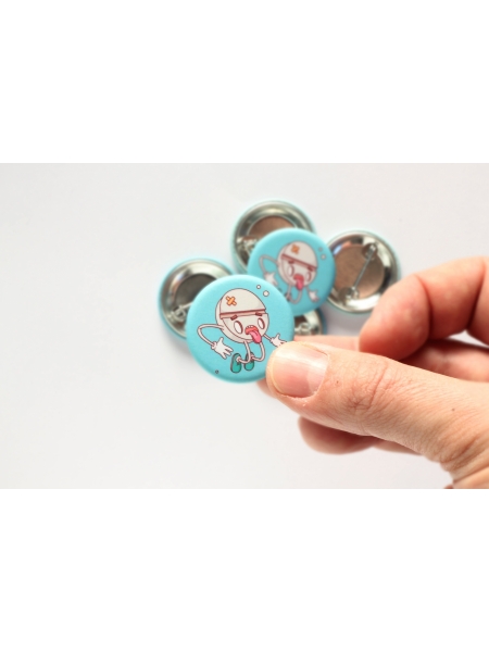 40 Pezzi Spille Personalizzabili, Spille Rotonde, Basi Di Acrilico Spilla,  Spillette In Stile Badge, Resistente All'Usura, Non Fragile e a Tenuta  d'Aria, Progetta Badge Speciali Per Scuole e Aziende : : Giochi