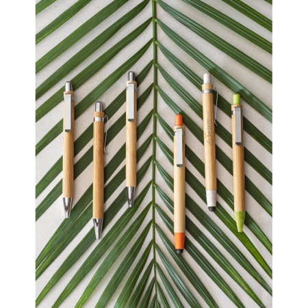 Set con penne personalizzate e portamine in bambù