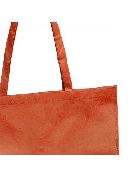 9_shopper-in-tnt-alassio.jpg