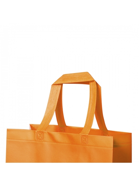 8_shopper-in-tnt-bilbao.jpg