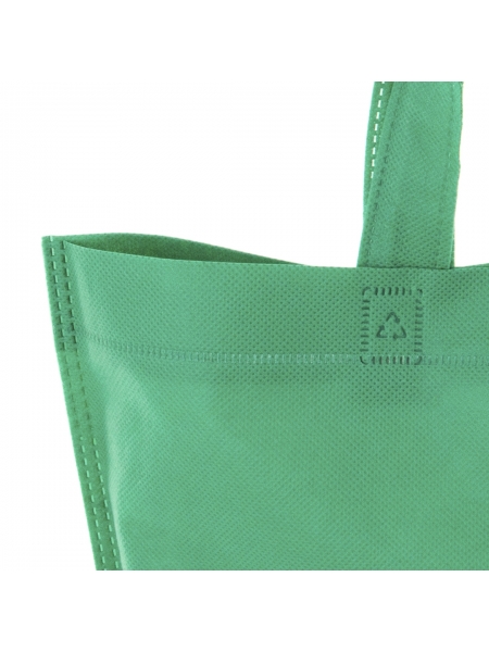 10_shopper-in-tnt-corfu.jpg