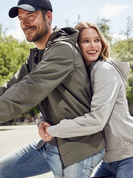 softshell-da-uomo-personalizzato-james-nicholson-mens-hooded-softshell-jacket-36.webp