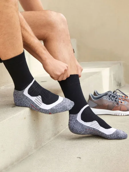 Calze sportive in tessuto misto con punta rifinita a mano