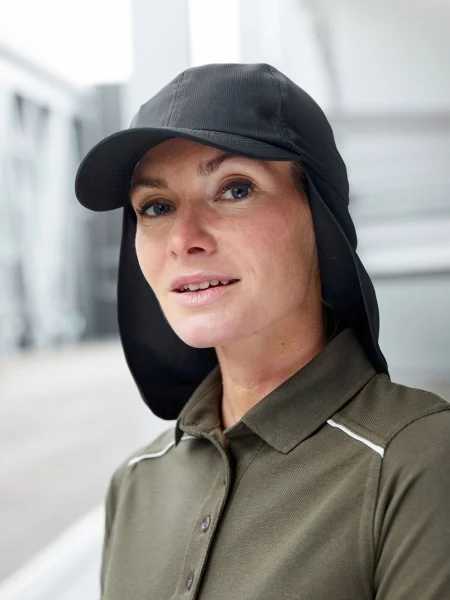 cappellino-paraorecchie-con-protezione-per-il-collo-personalizzato-myrtle-beach-6-panel-cap-with-neck-guard-43.webp