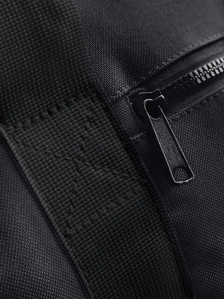 borsone-con-tracolla-personalizzato-bag-base-mini-barrel-bag-black-black-36.webp
