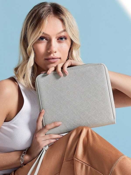 3_custodia-per-tablet-boutique-travel-tech-organiser-bag-base.jpg