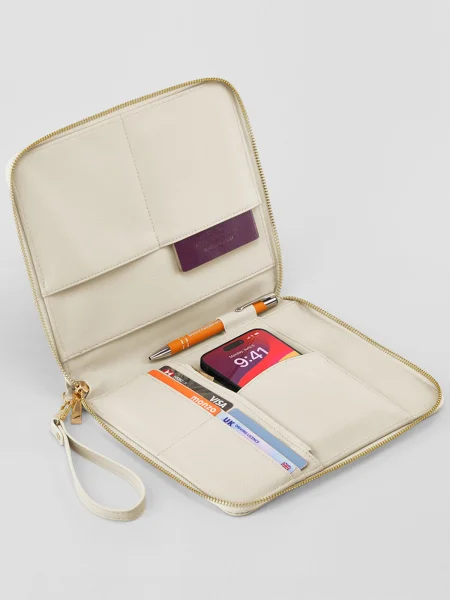 organizer-da-viaggio-personalizzato-bag-base-boutique-travel-tech-organiser-17.webp