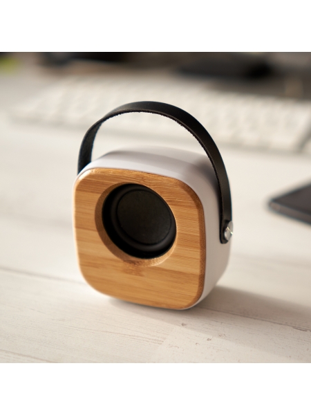 Altoparlante bluetooth portatile personalizzato con frontale in bamboo naturale Alesso Roly