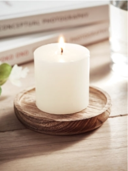 Candela profumata vaniglia su base decorativa in legno personalizzata Pentas