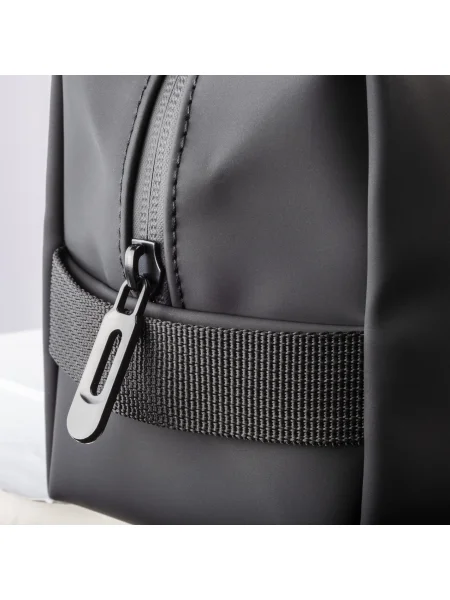 trousse-uomo-personalizzata-in-poliuretano-soffice-demi-design-milano-brera-case-02-nero-16.webp