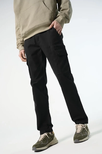 6_pantaloni-uomo-casual-personalizzati-con-logo-stampasi.webp