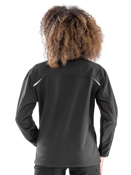 giacca-softshell-con-3-strati-idrorepellente-8.webp