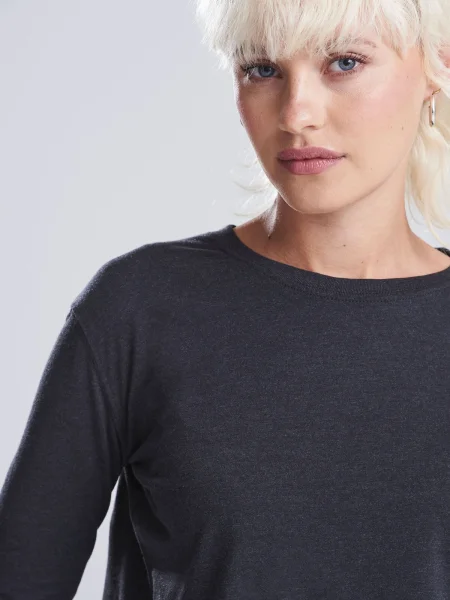 t-shirt-on-line-da-donna-long-sleeved-cropped-9.webp