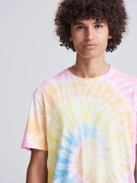 t-shirt-personalizzate-colorate-alla-moda-18.webp