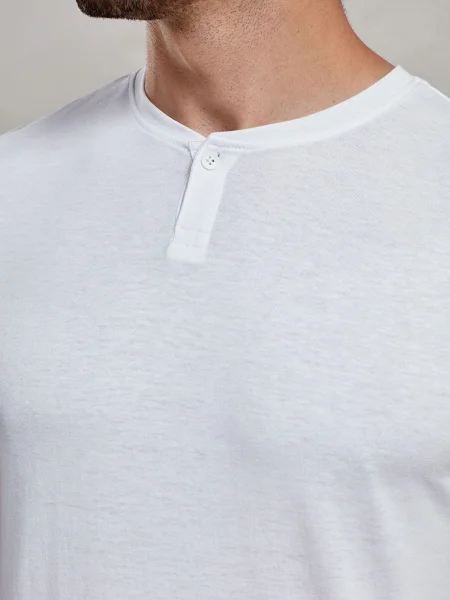 maglietta-con-logo-per-uomo-in-tessuto-riciclato-13.webp
