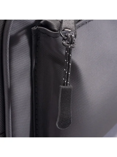 marsupio-personalizzato-demi-design-milano-nolo-waist-bag-02-nero-4.webp