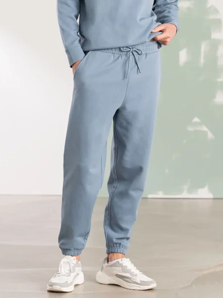 pantaloni-felpati-unisex-sustainable-fashion-cuffed-joggers-28.webp
