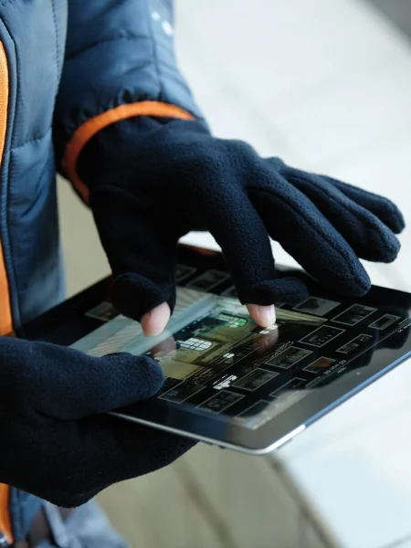 guanti-micropile-con-apertura-per-touch-screen-myrtle-beach-10.webp