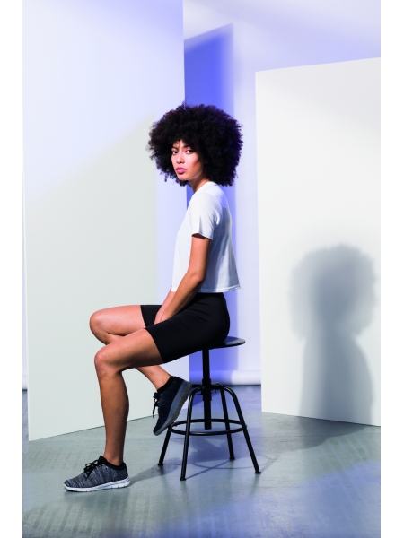 Maglietta da donna personalizzata Skinnifit taglio quadrato