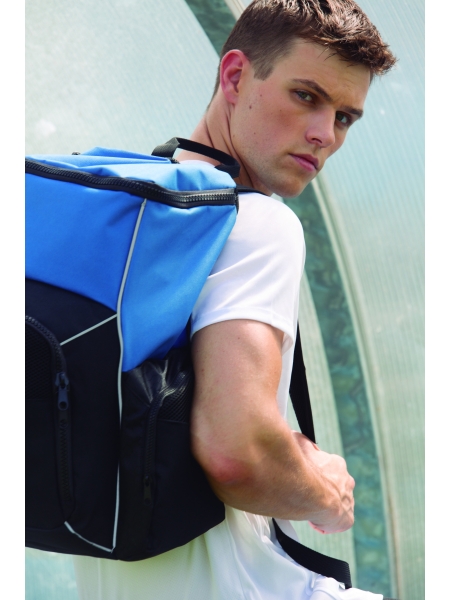 4_zaino-sportivo-con-porta-oggetti-reciclato.jpg