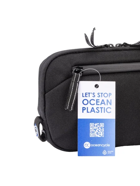 beauty-case-da-viaggio-ecologico-in-r-pet-personalizzato-demi-ocean-pouch-02-nero-35.webp