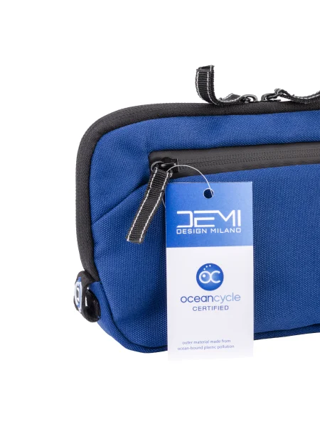 beauty-case-da-viaggio-ecologico-in-r-pet-personalizzato-demi-ocean-pouch-blu-scuro-7.webp