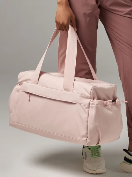 borsone-in-poliestere-riciclato-quadra-studio-holdall-12.webp