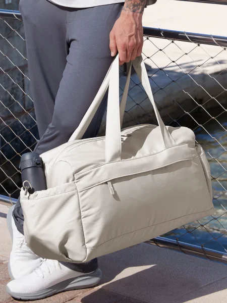 borsone-in-poliestere-riciclato-quadra-studio-holdall-13.webp
