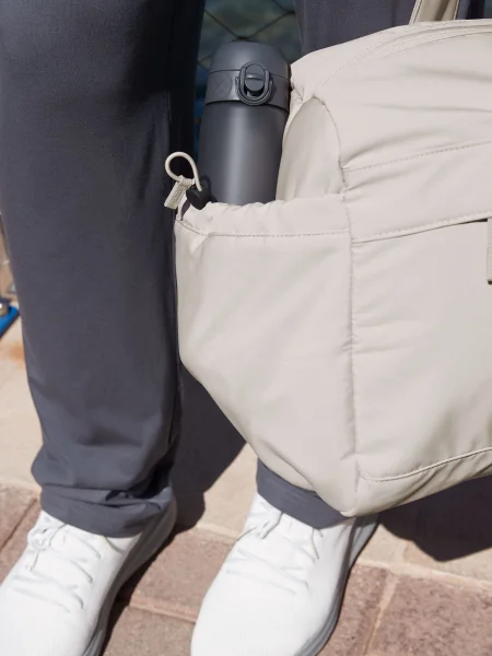 borsone-in-poliestere-riciclato-quadra-studio-holdall-14.webp