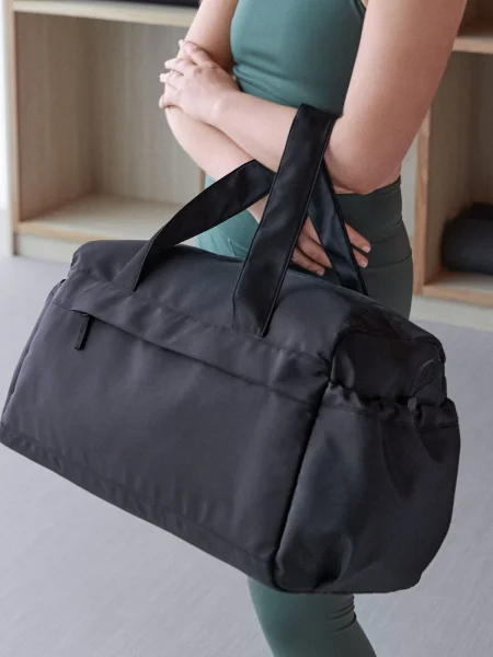 borsone-in-poliestere-riciclato-quadra-studio-holdall-16.webp