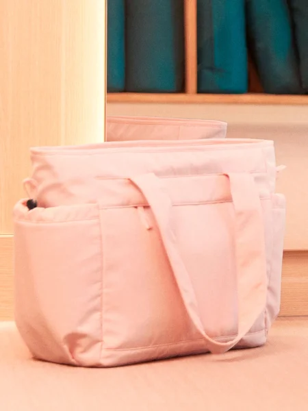 borse-per-laptop-in-poliestere-riciclato-quadra-studio-oversized-tote-13.webp
