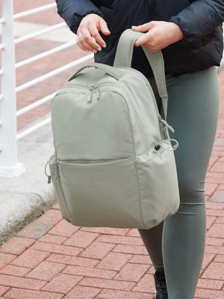 zaino-porta-pc-in-poliestere-riciclato-certificato-quadra-studio-backpack-13.webp
