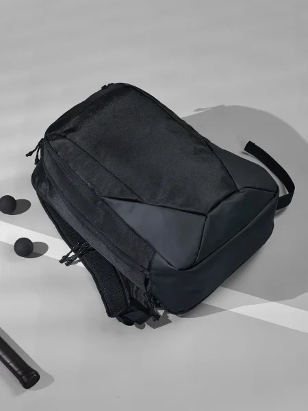 zaino-sportivo-personalizzato-in-poliestere-riciclato-quadra-11.webp