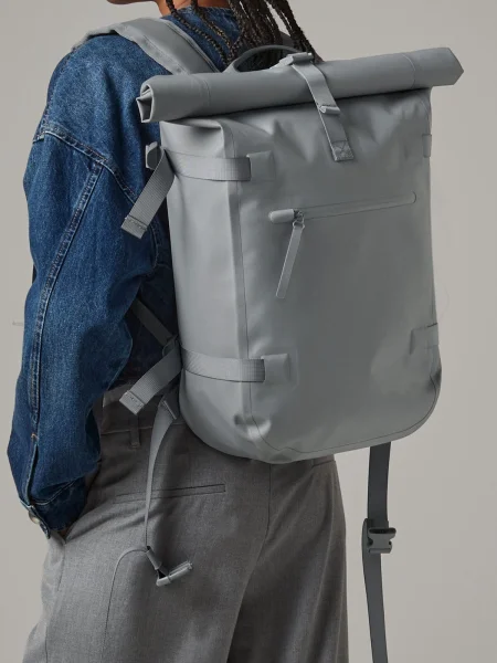 zaino-waterproof-roll-top-eco-personalizzato-quadra-11.webp