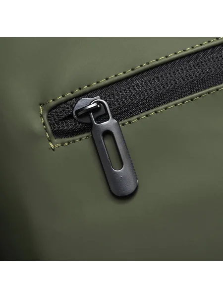 zaino-roll-top-water-resistant-porta-pc-personalizzato-demi-design-milano-brera-roll-verde-scuro-33.webp