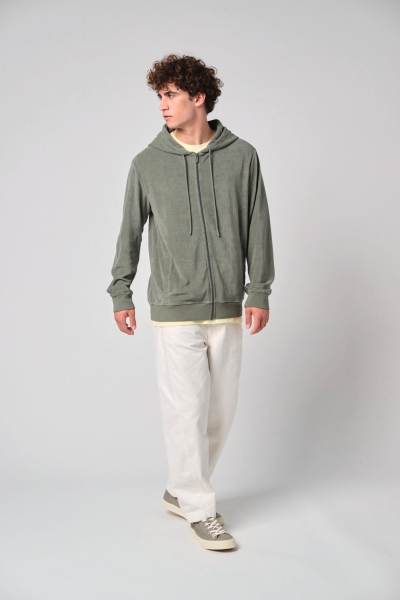 2_felpa-uomo-ecosostenibile-con-cappuccio-e-zip-in-spugna.jpg