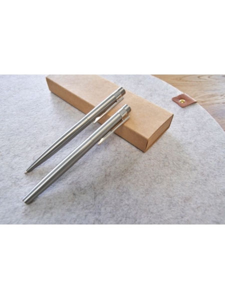 Set scrittura in acciaio inox riciclato composto da penna a sfera e rollerball