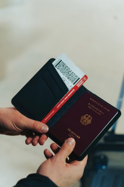 Porta passaporto personalizzato Trackmate rintracciabile in rPET RCS