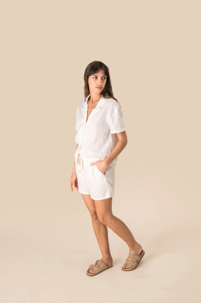 2_camicia-donna-a-maniche-corte-in-lino-con-collo-bowling.jpg