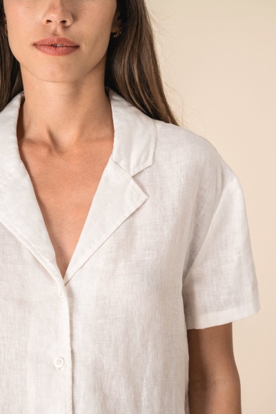 9_camicia-donna-a-maniche-corte-in-lino-con-collo-bowling.jpg