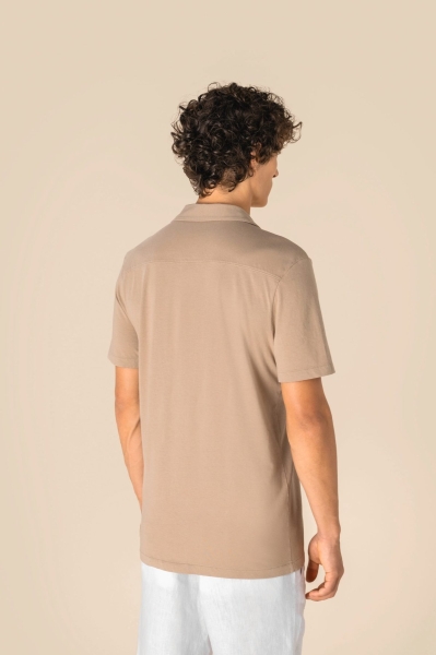 2_camicia-uomo-ecosostenibile-slavata-a-maniche-corte-con-collo-bowling-in-jersey.jpg
