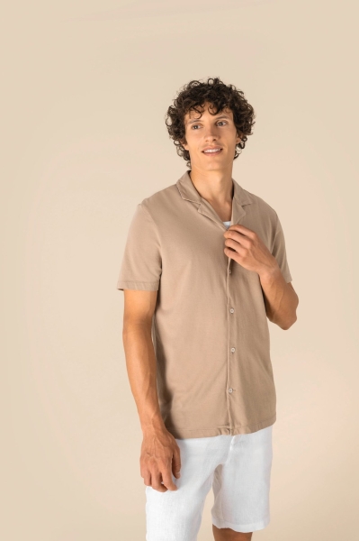 5_camicia-uomo-ecosostenibile-slavata-a-maniche-corte-con-collo-bowling-in-jersey.jpg