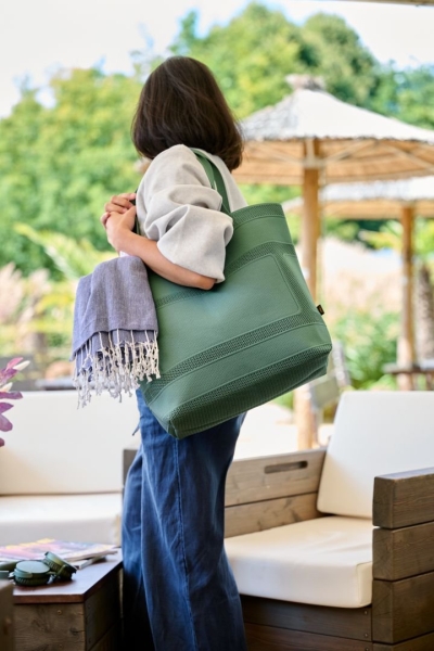 11_shopper-mono.jpg